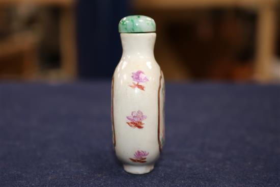 A Chinese porcelain scent bottle